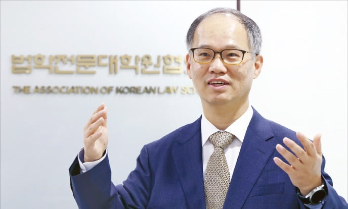 [한국경제] 홍대식 법전협 신임 이사장, 'AI가 변호사 대체 못해... 일하는 방식이 바...